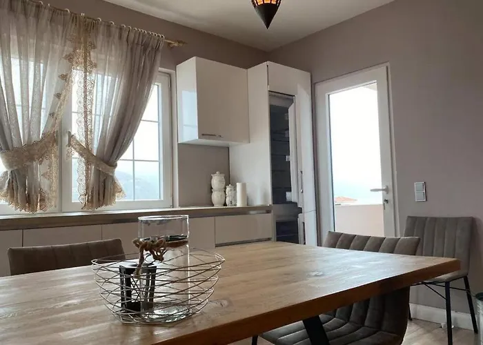 Appartamento Cozy Front Flat Bequeme An Der Pogradec