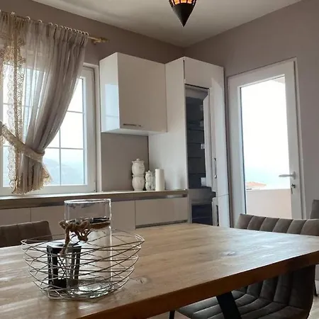 Appartement Cozy Front Flat Bequeme An Der Pogradec